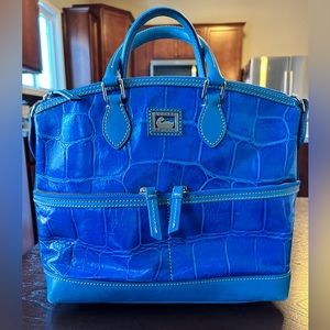 A beautiful blue Dooney&Bourke large handbag with 2 front zippered compartments
